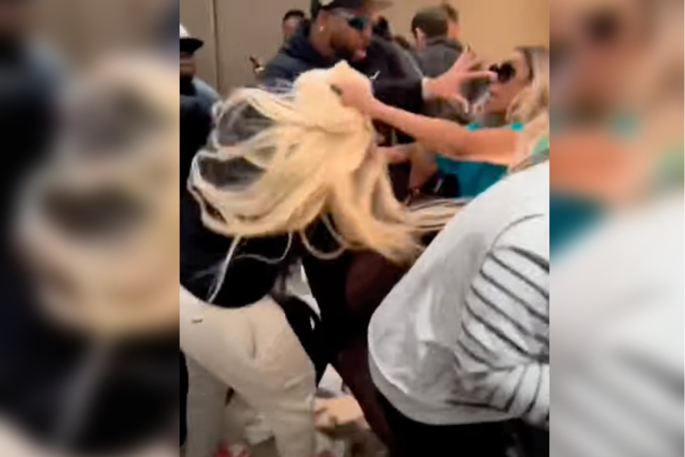 WATCH: Reality stars Tommie Lee, Natalie Nunn have brutal brawl after  controversy over Chris Brown backstage melee - Bayou Beat News